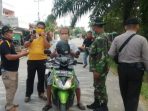 IKMR Dumai Bersama TNI Polri Bagikan Masker dan Semprot Disinfektan