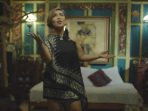 Erika Rasyid Usung Seni Tradisi Jawa di Videoklip Si Manis Jembatan Ancol