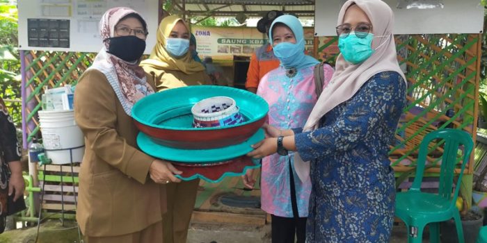 Semangat Kurangi Plastik di Kampung Berseri Astra Talagasari