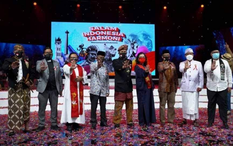 Kepala BNPT Komjen Boy Rafli bersama para Ketua Gugus Tugas Pemuka Keagamaan di acara Salam Indonesia Harmoni pada Minggu 14 Februari 2021 di TVRI. (Dok. Istimewa)