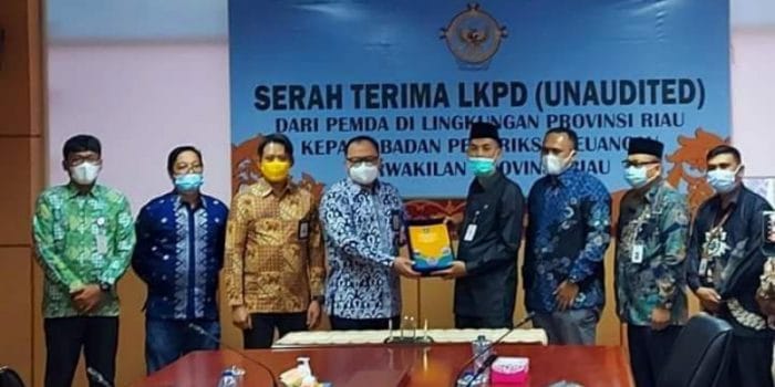 Wako Dumai Serahkan LKPD ke BPK Riau