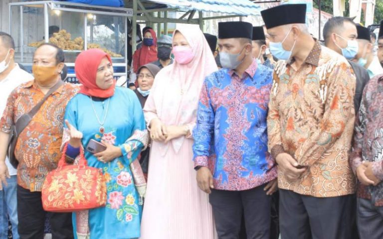 Gubernur Mahyeldi dengan Dra. Zusneli Zubir, M.Hum bincang soal Pemajuan Kebudayaan Nagari Koto Gadang Koto Anau, Sabtu 3 April 2021. (Dok. Istimewa)