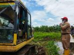 Antisipasi Banjir, Bupati Rohil Instruksi Dinas Terkait Turunkan Alat Berat Lakukan Normalisasi