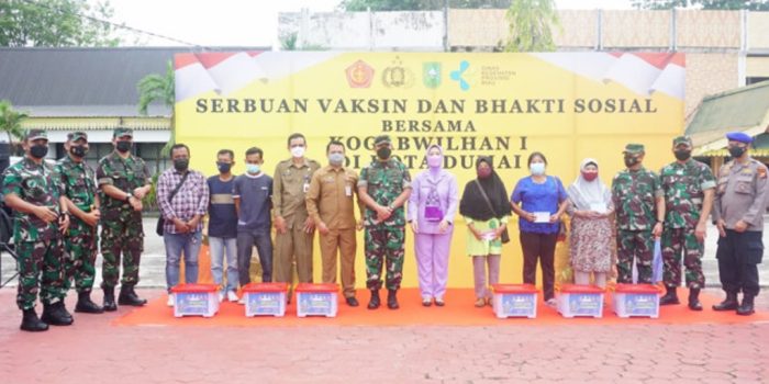 Panglima TNI KOGABWILHAN I Tinjau Serbuan Vaksin Bagi Masyarakat Dumai, Target 300 Dosis Tercapai