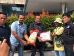 Dua Penyandang Disabilitas di Pekanbaru Dapat Bantuan dari Ditintelkam Polda Riau