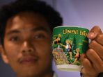 Pria Ini Kenalkan Permainan Tradisional Lewat Mug