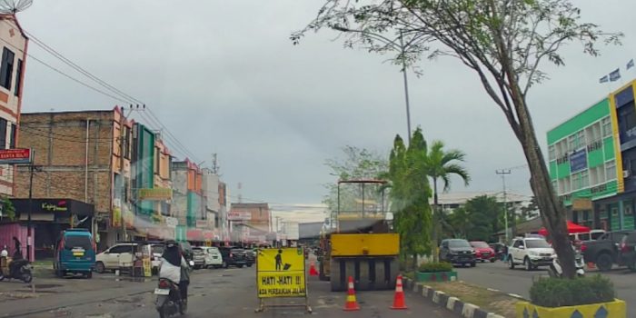 Kisruh Proyek Jalan Sudirman, Pejabat Dinas PUPR Dumai Tidak Sinkron?