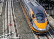 Kereta Cepat Mulai Uji Coba, Bakal Bisa Ngebut 385 Km/Jam?