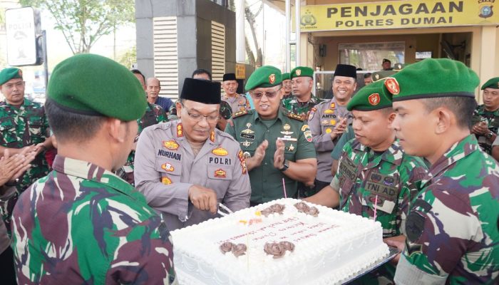 Bentuk Sinergitas, Dandim Beri Ucapan Selamat Ulang Tahun Pada Kapolres Dumai