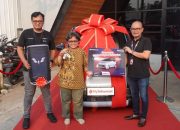 Program Jelajah Digital, Telkomsel Serahkan Hadiah Utama Wuling Air EV