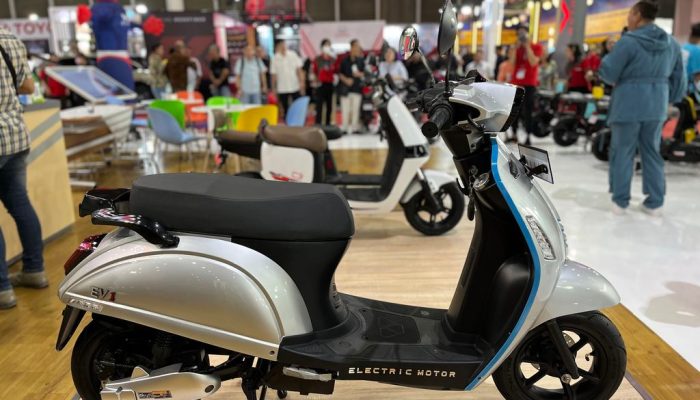 Skuter Listrik Terbaru, Harga Rp 15 Jutaan Mirip Vespa Sprint