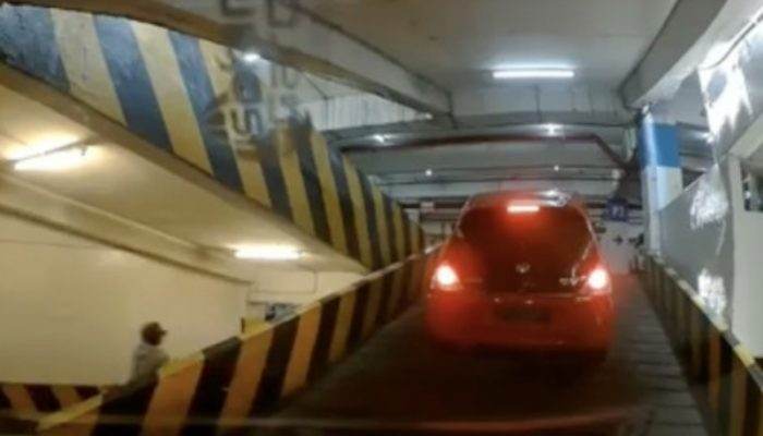 Mobil Brio Tak Bisa Nanjak di Parkiran Mall Viral di Medsos