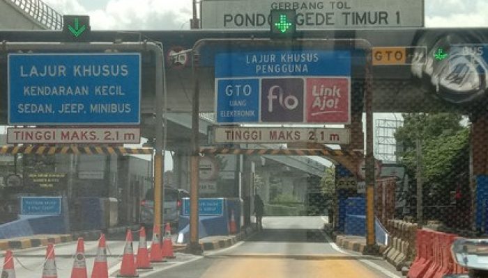 Viral Pengguna Bayar Tol Tanpa Setop Diberhentikan Petugas