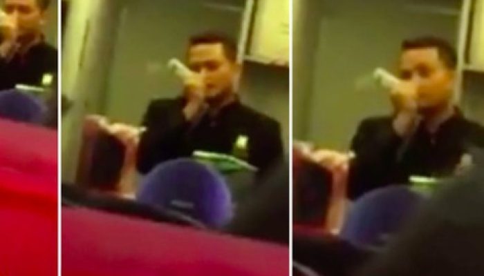 Viral! Pramugara AirAsia Nyanyi di Interkom Untuk Hibur Penumpang