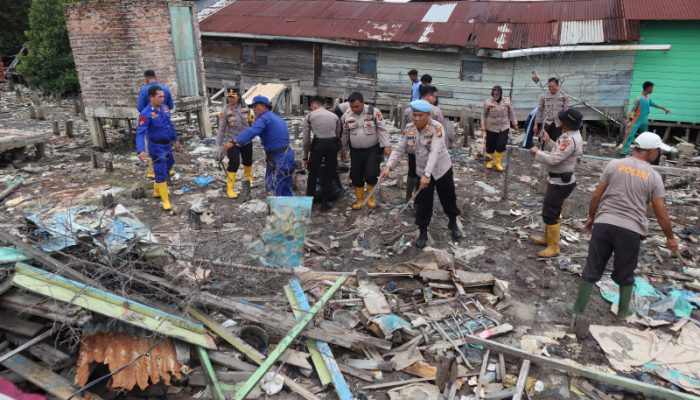 Bersihkan Sampah dan Parit Dibeberapa Lokasi, ini Aksi Polres Dumai