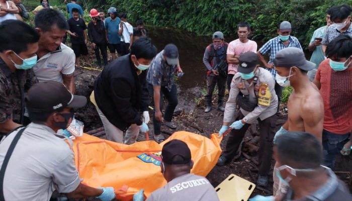 Mayat Perempuan Diduga Korban Pembunuhan Ditemukan Dibawah Jembatan Bukit Kapur