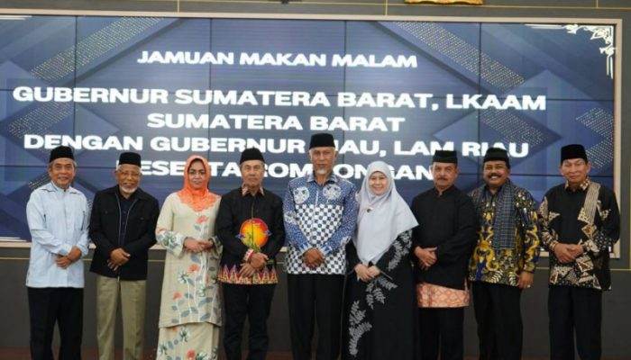 Pemberian Gelar Adat Minang untuk Syamsuar, Gubernur Sumbar Apresiasi