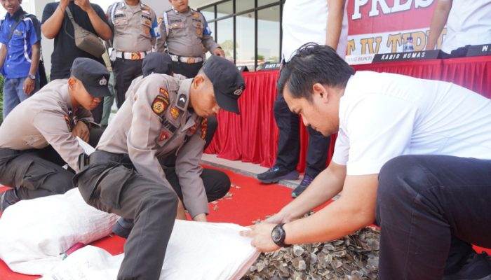 Sisik Trenggiling dari Sidempuan Diamankan Polda Riau