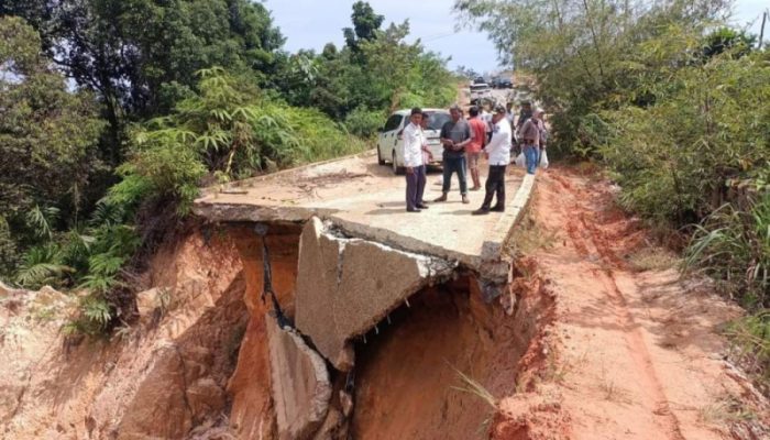 Jalan Putus di Rohul, Pemprov Riau Bangun Jembatan Sementara