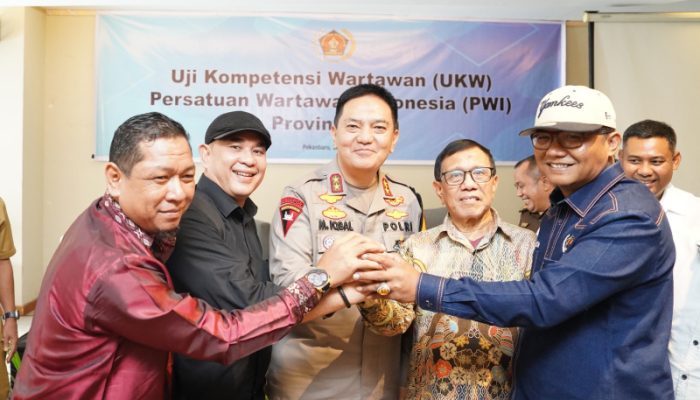 Hadiri Pelaksanaan UKW PWI Riau, Ini Pesan Penting Kapolda Riau