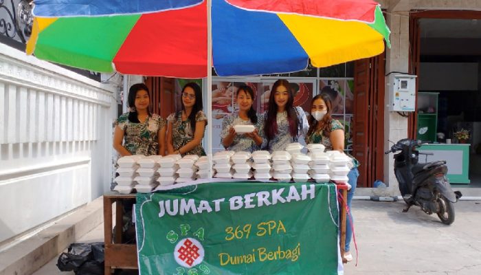 Jumat Berkah Refleksi dan SPA 369, 175 Ayam Penyet Disalurkan