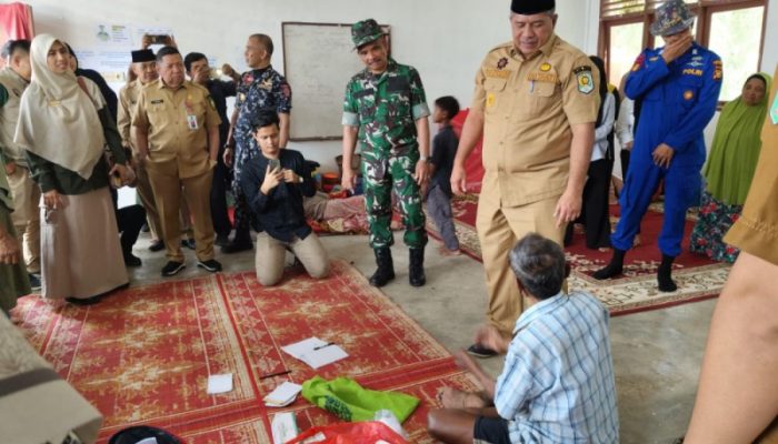 Pemprov Riau dan TNI Solid Bantu Korban Banjir di Kampung Benteng Hilir Siak