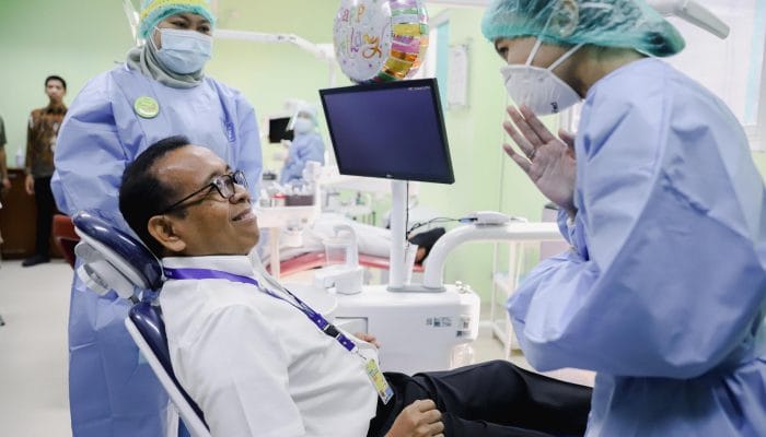 Menko PMK: Menteri Pertama yang Cek Kesehatan Gratis di Puskesmas, Hasilnya Lengkap dan Cepat!