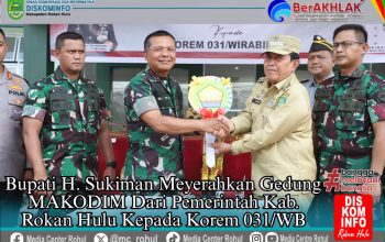 Kado Istimewa Di Ahir Jabatan Bupati Sukiman, Serahkan Gadung Makodim Rohul Ke Danrem 031/WB