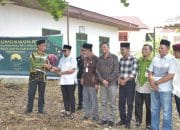 Bupati Kasmarni Serahkan Sapi Kurban Presiden Prabowo Subianto di Masjid Besar Arafah Duri
