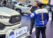 Di ajang GIIAS, pembelian mobil pengunjung berkesempatan mewujudkan impiannya memiliki mobil Toyota Innova Zenix yang menjadi produk paling laris untuk mobil tipe hybrid di Indonesia. (Foto : dok)