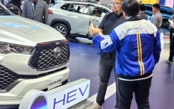 Di ajang GIIAS, pembelian mobil pengunjung berkesempatan mewujudkan impiannya memiliki mobil Toyota Innova Zenix yang menjadi produk paling laris untuk mobil tipe hybrid di Indonesia. (Foto : dok)