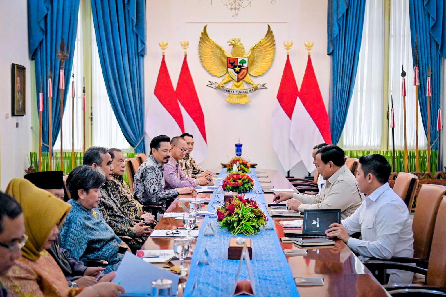 Presiden Prabowo Subianto menerima pimpinan Majelis Permusyawaratan Rakyat (MPR) di Istana Merdeka, Jakarta, pada Rabu, 23 Juli 2025. (Foto: BPMI Setpres)