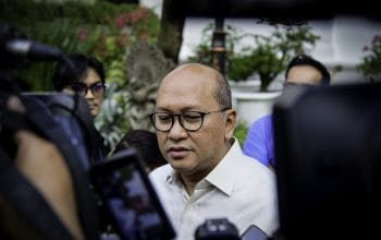Menteri Investasi dan Hilirisasi/Kepala BKPM, Rosan Roeslani memberikan keterangannya kepada awak media di Istana Kepresidenan Jakarta, pada Rabu, 30 Juli 2025. (Foto: BPMI Setpres)
