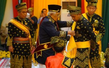 Gubernur Riau Abdul Wahid resmi dianugerahi gelar adat Datuk Seri Setia Amanah oleh Lembaga Adat Melayu (LAM) Riau.