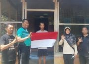 Partisipasi Semarakkan Hari Kemerdekaan, Satpol PP Bengkalis Bagikan 100 Bendera Merah Putih