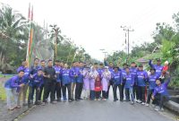 Semarak Kemerdekaan, Hujan Tak Padam Semangat Warga Dusun III Pedekik Ikuti Jalan Sehat