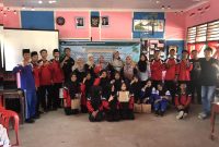 “Boosting High School Students’ English Skills with Free Mobile Applications” di Desa Penampi