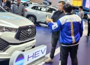 Di ajang GIIAS, pembelian mobil pengunjung berkesempatan mewujudkan impiannya memiliki mobil Toyota Innova Zenix yang menjadi produk paling laris untuk mobil tipe hybrid di Indonesia.