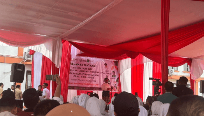 Gubernur Riau Ajak Siswa SRMA 31 Raih Sukses dengan Disiplin dan Tekun