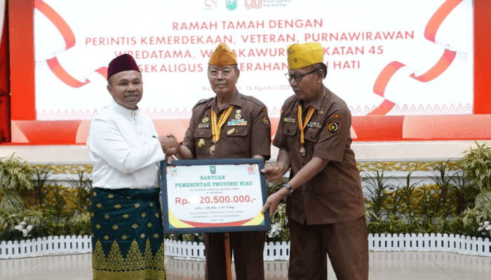 Gubernur Riau Serahkan Bantuan untuk 347 Veteran dan Janda Veteran Jelang HUT RI ke-80
