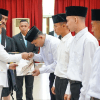 HUT ke-80 RI, Gubernur Riau Abdul Wahid Serahkan Remisi bagi Narapidana dan Anak Binaan. (Foto : Mediacenterriau)