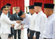 HUT ke-80 RI, Gubernur Riau Abdul Wahid Serahkan Remisi bagi Narapidana dan Anak Binaan. (Foto : Mediacenterriau)