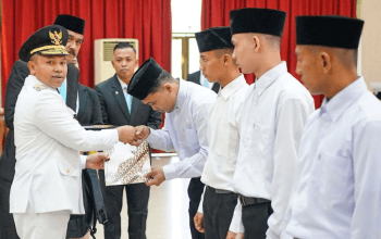 HUT ke-80 RI, Gubernur Riau Abdul Wahid Serahkan Remisi bagi Narapidana dan Anak Binaan. (Foto : Mediacenterriau)