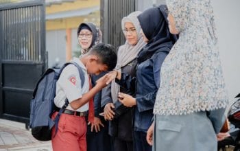 Cara Mengajarkan Anak Menghormati Guru di Sekolah, Penting untuk Pembentukan Karakter. Foto : Alodokter