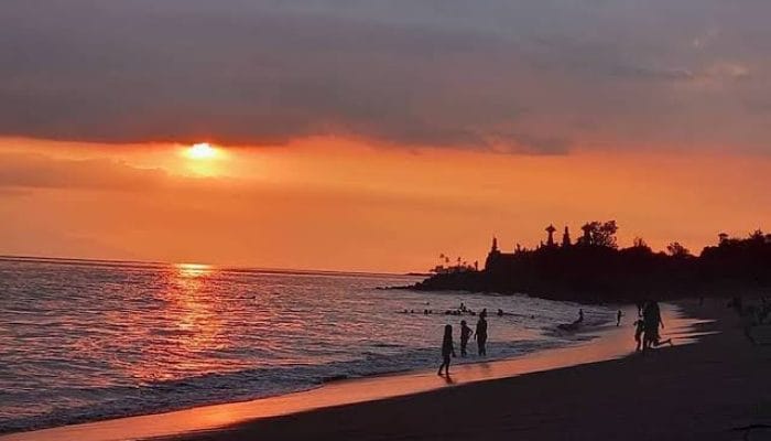 Pantai Duduk Lombok: Sejarah Upeti Zaman Kerajaan hingga Pesona Sunset Gunung Agung