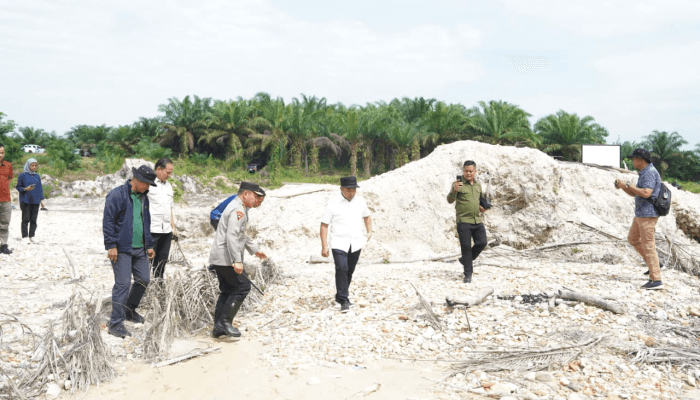 Gubernur Riau Tinjau Tambang Emas Ilegal di Kuansing, Dorong Penataan Lewat WPR