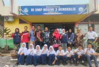 Pemkab Bengkalis Turunkan Tim Go To School, Laksanakan Layanan Kependudukan untuk Pelajar 8 94763331981 img 20251030 wa0002