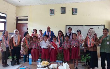 Kemenko PMK Tinjau Implementasi Model Gizi Anak Sekolah Dasar Terintegrasi di Kupang 3 IMG 6508