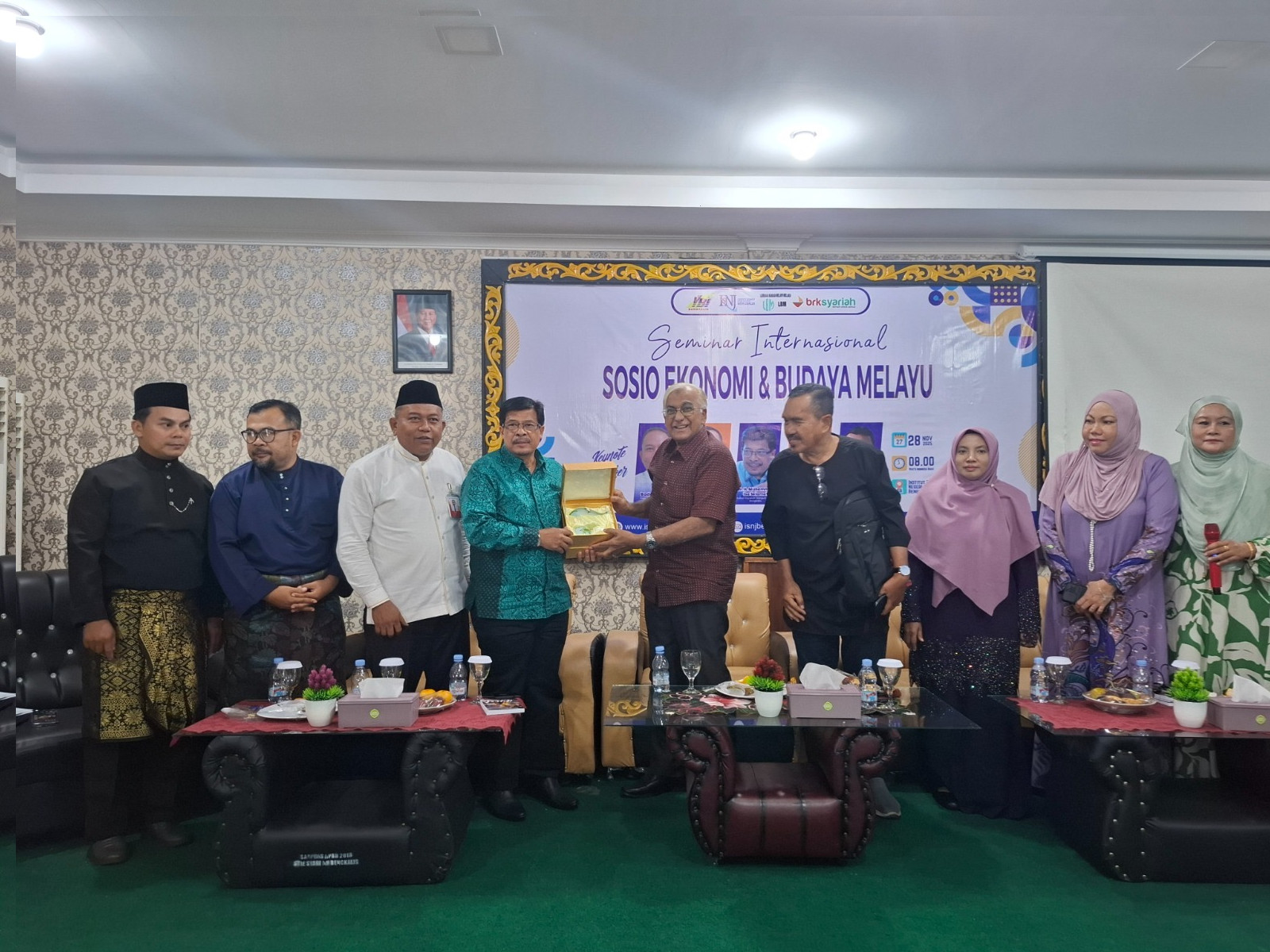 14365773306 fbe5f198 7ae1 4254 8135 95ac8744a7ef