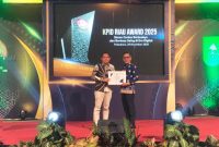 Bupati Kasmarni Terima Penghargaan KPID Riau Award 2025 Kategori Tokoh Peduli Penyiaran 8 38235035162 img 20251127 wa0006